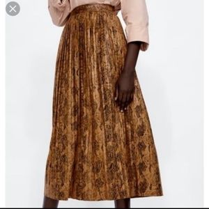 NWT Zara Snakeskin Pleated Midi Skirt
